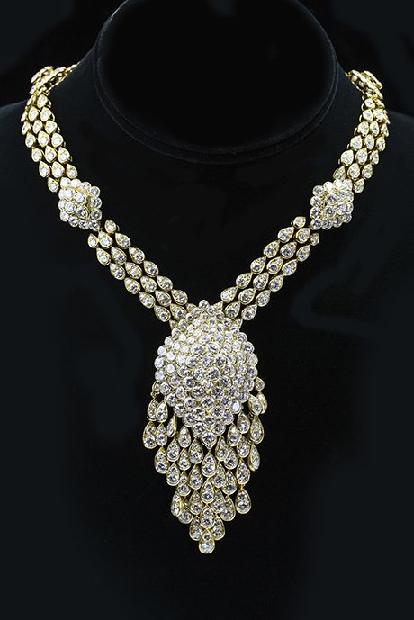 Van Cleef and Arpels Necklace This 18 karat yellow gold & diamond necklace