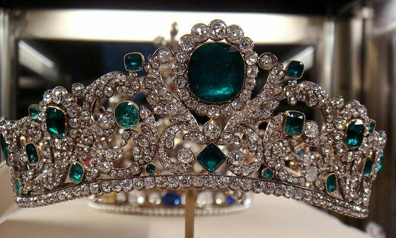 Diadem of the Duchess of Angoulême Marie Thérèse of France. Gold, gilt silver, 40 emeralds and 1031 diamonds. Made in Paris in 1819-1820 to match an emerald necklace made by Paul-Nicolas Menière in 1814.