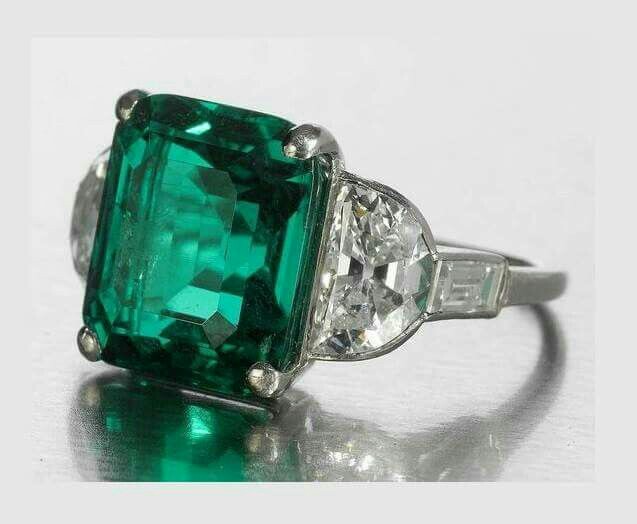 A Gorgeous Art Deco Emerald and Diamond Ring, circa 1925