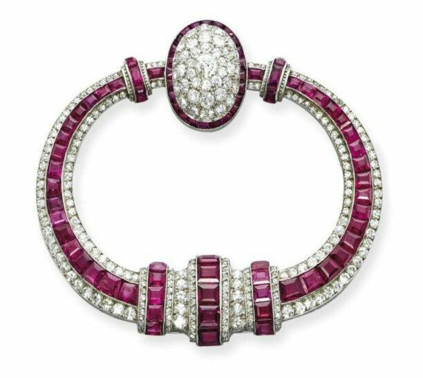 AN ART DECO RUBY AND DIAMOND ‘FIBULE’ BROOCH, BY GEORGES FOUQUET – Christie’s