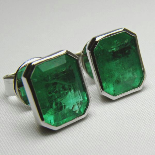 4.60 Ct Emerald Stud 18k Gold Earrings