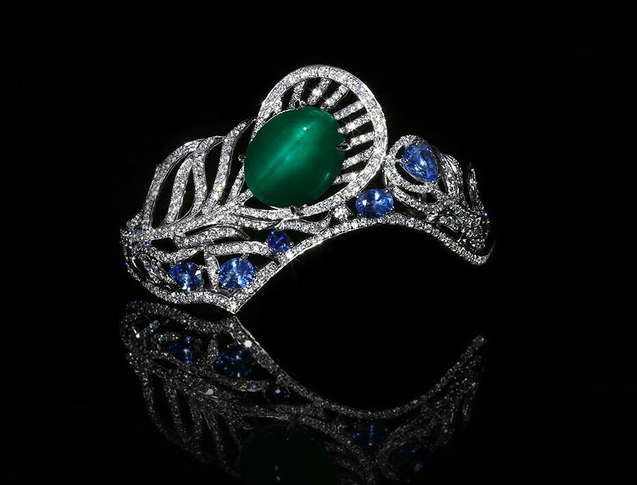 Ann Lin Brünnhilde tiara bracelet in white gold with sapphires and cat's eye emerald, from the Opera collection.