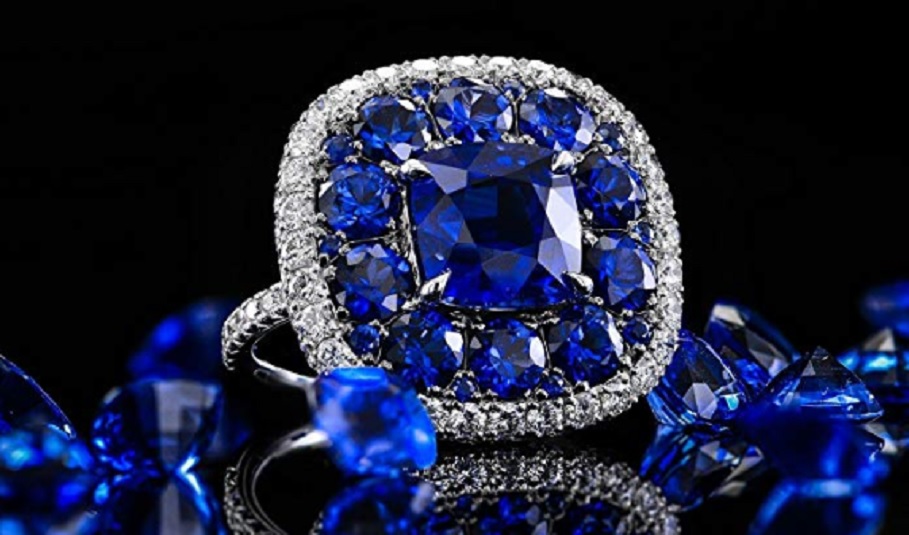 8.56Cts Sapphire Gemstone Side Diamonds Extraordinary Ring Set in Platinum GRS