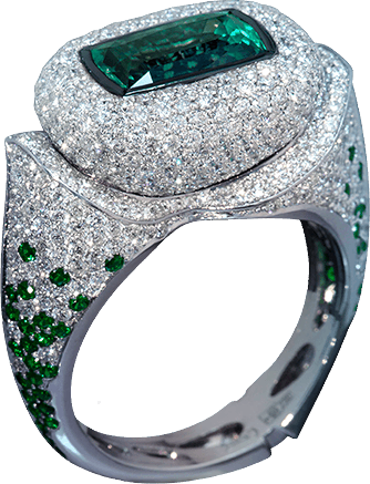 ALEX Magic stone alexandrite changes its color from deep green to deep purple depending on the lighting, and of course on your mood!