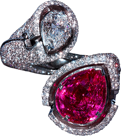 Title «Pink Queen» the ring received for its "royal" diamond design. This ring is for a real queen!