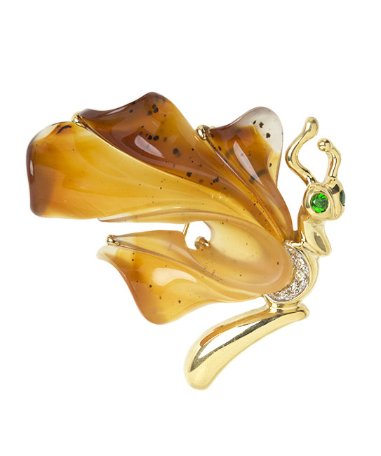 AGATE BUTTERFLY IN FLIGHT PIN 18k yellow gold and agate butterfly pendant accented with 0.60ctw white diamonds.