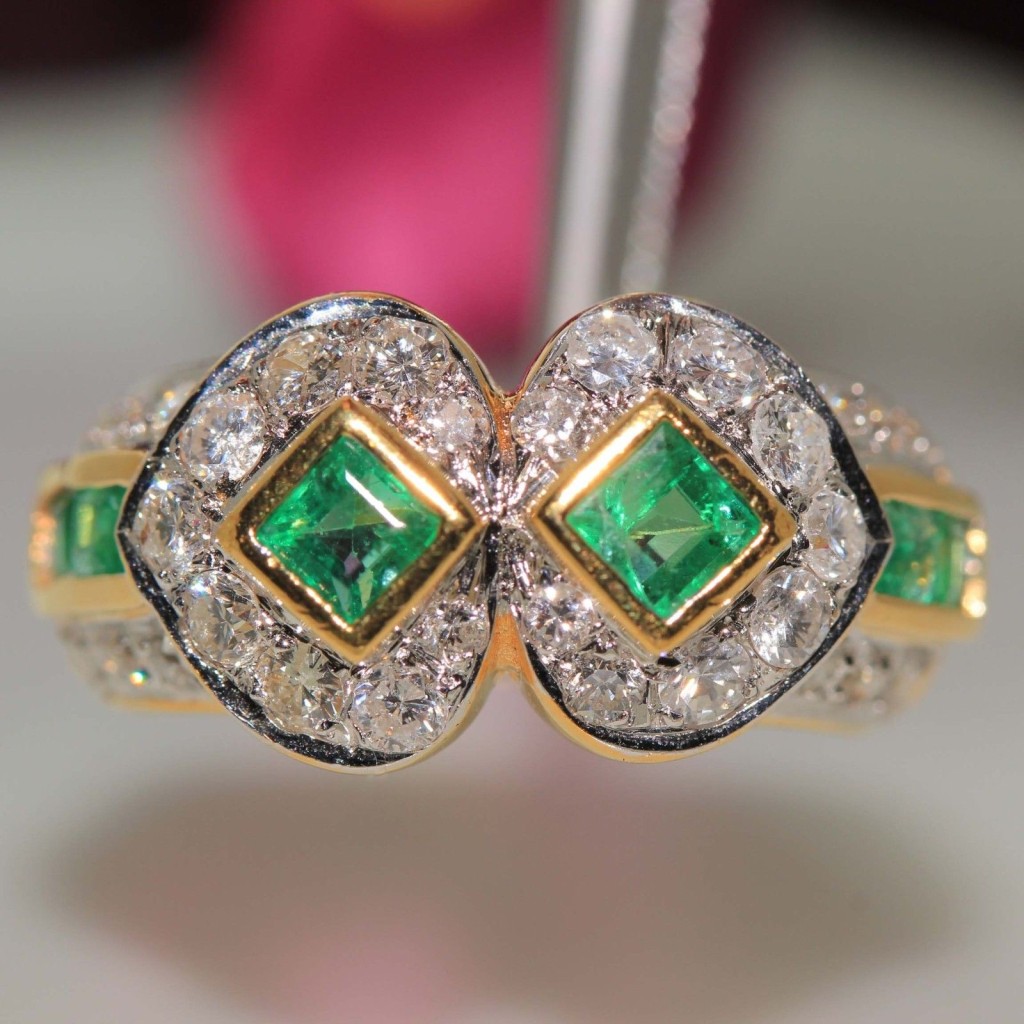 Gorgeous Emerald Diamond Ring