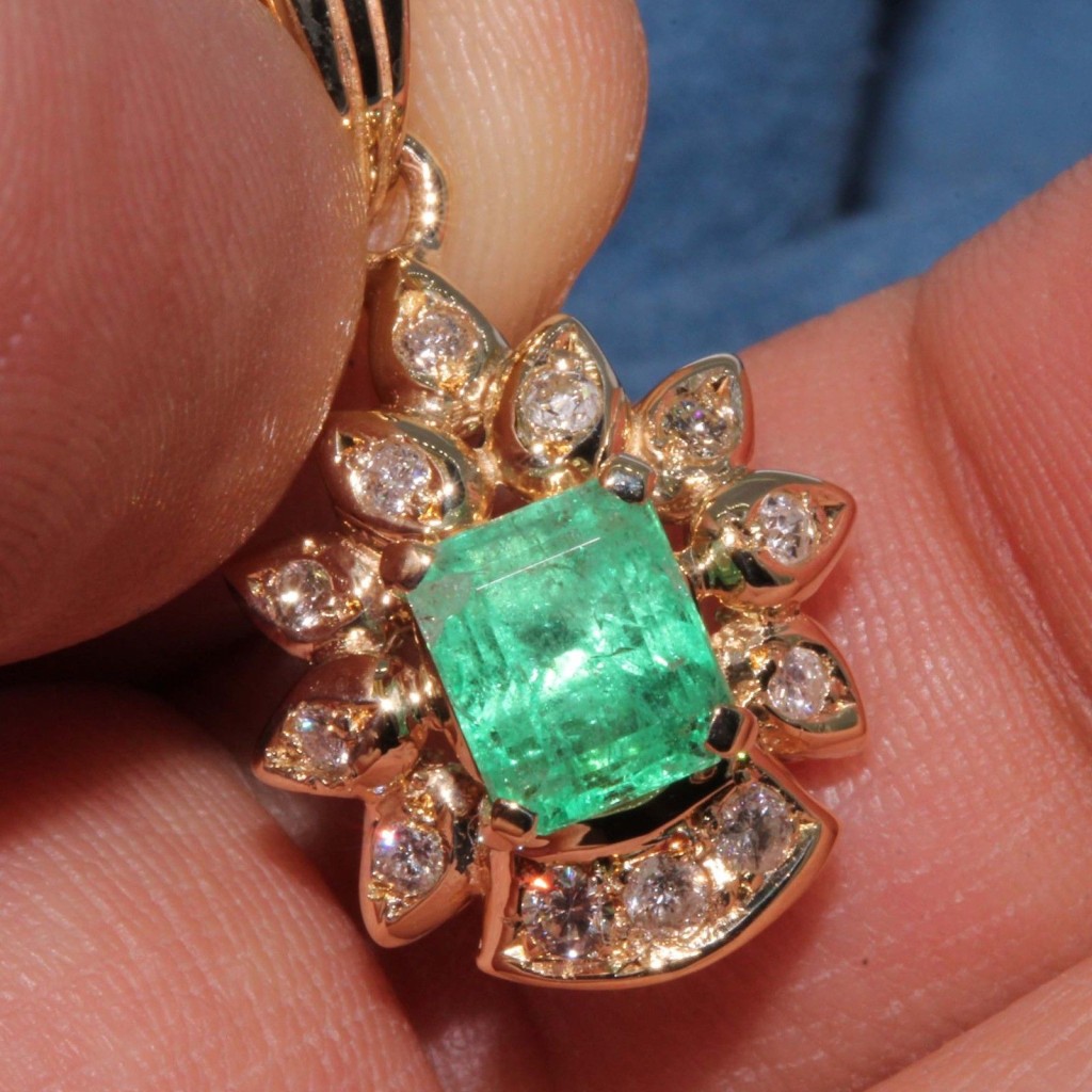 Estate 14k Yellow gold Natural Colombian Emerald & Diamond Pendant charm 1.61 ctw