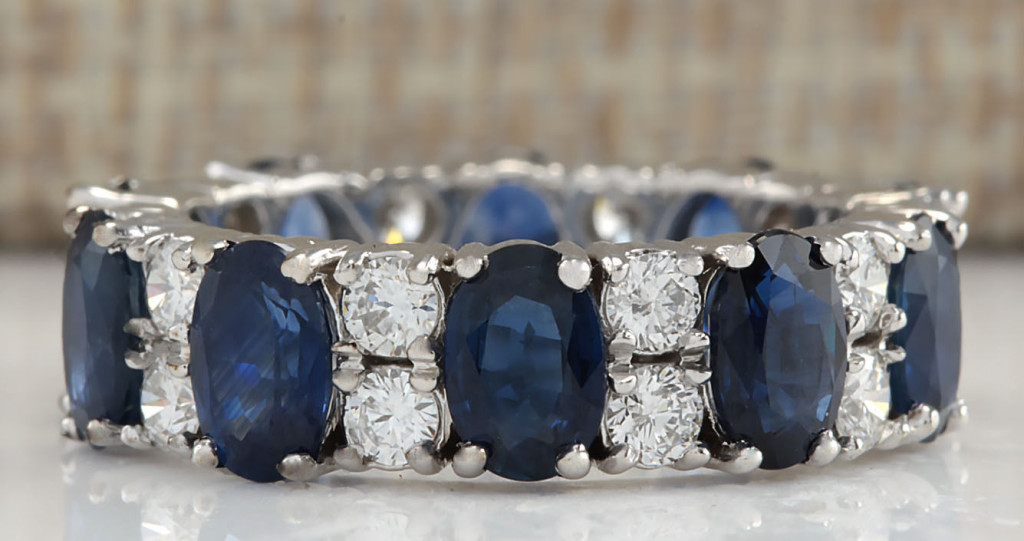 Gorgeous Estate 6.65 Cwt Natural Blue Sapphire and Diamond Ring in 14K Solid White Gold.