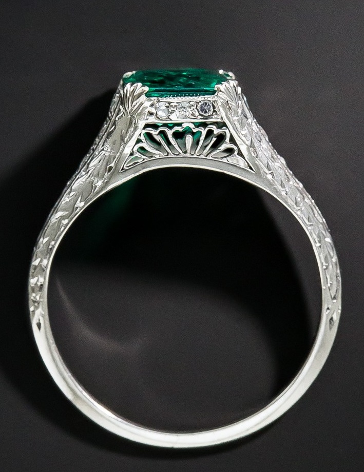 Art Deco 1.22 Carat Emerald and Diamond Ring