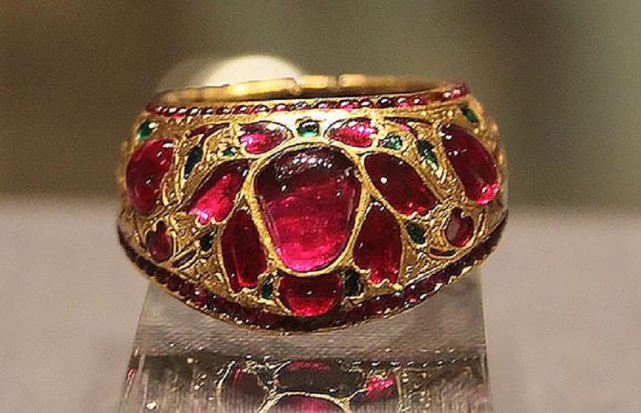 A thumb ring worn in the first half of the 17th Century, during Mughal dynasty, and is made of gold, rubies and emeralds.