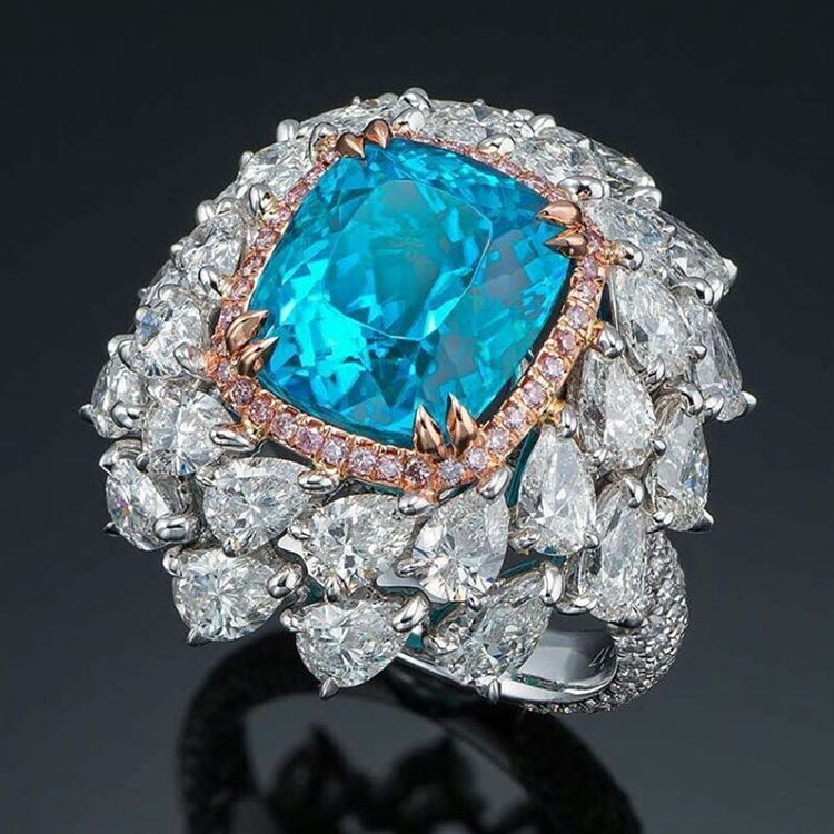 The most amazing and extraordinary 7 carats Brazilian Paraiba Tourmaline. 