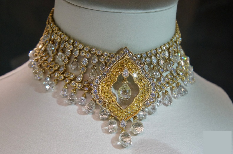 Yellow and White Diamond Necklace Lasciviously Designed by Boucheron