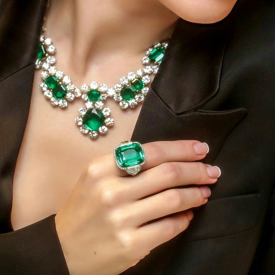 The Stellar Green ring with 19 cts old-mine Colombian emerald and diamonds and the Ambrosiana Emeralds necklace with 9 old-mine Colombian emeralds weighting 41 cts in total and 79 cts of diamonds look so stunning together! 