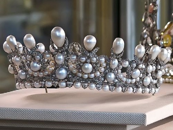 Empress Eugenie’s Pearl and Diamond Tiara (1853) 