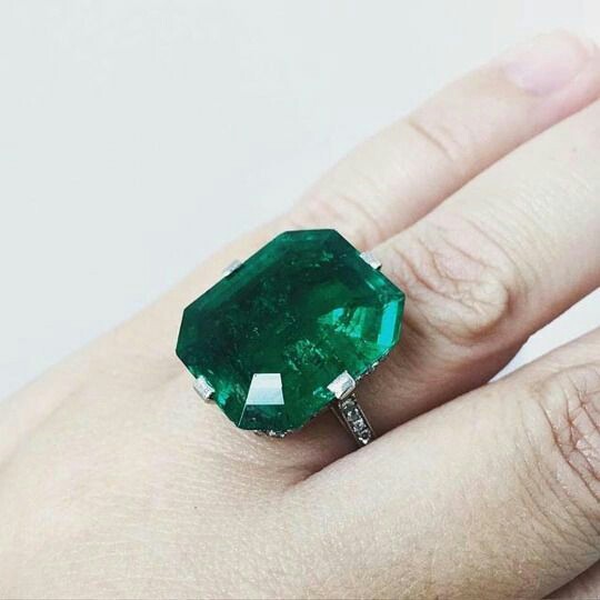 Greener than the green!: Stunning Colombian emerald ring, made by Van Cleef & Arpels in 1920.