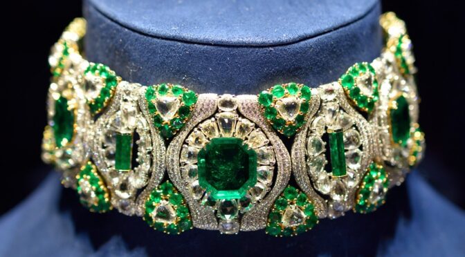 Choker Necklace with Diamonds and Colombian Emeralds by Chopard