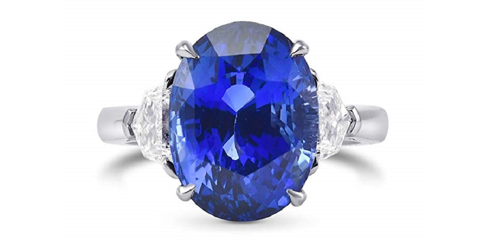 9.71Cts Sapphire Gemstone Side Diamonds Extraordinary Ring Set in Platinum