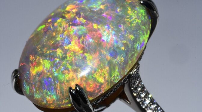 15.57Ct Natural Australian Opal and Diamond Dinner Platinum Ring