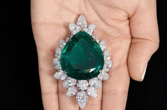 Emerald and Diamond Brooch/Pendant Combination by Harry Winston