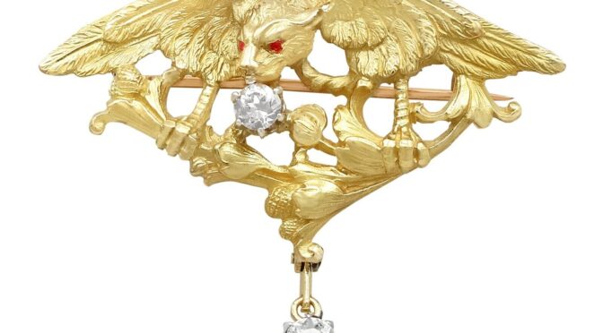 <strong>Antique French 1900s 0.56Ct Diamond and 18k Yellow Gold Griffin Brooch</strong>